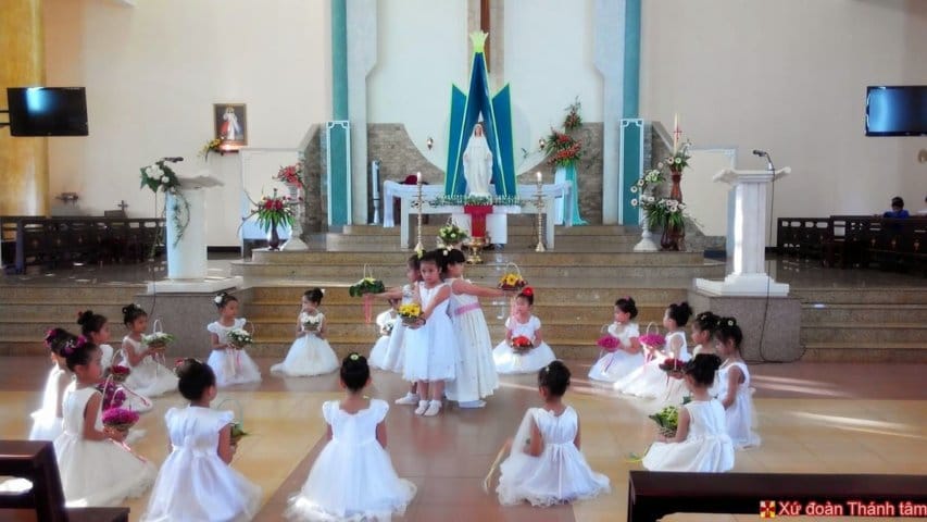 Đoàn Thiếu Nhi dâng hoa kính mẹ 2014